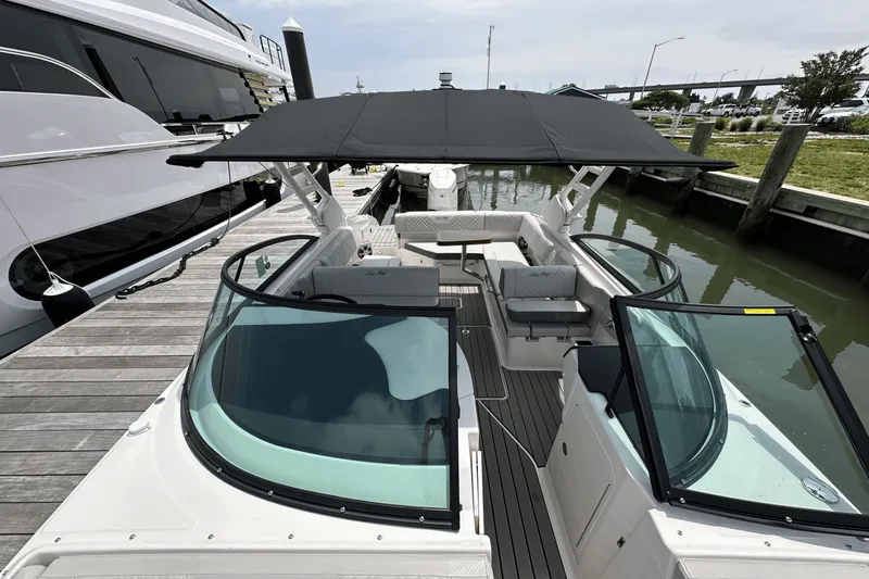 Slide: The Image of Sea Ray SDX 270 Outboard 2025 - 44