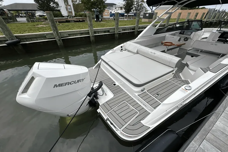 Slide: The Image of Sea Ray SDX 270 Outboard 2025 - 8