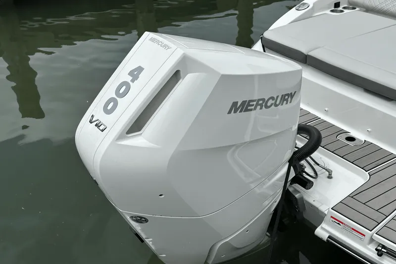 Slide: The Image of Sea Ray SDX 270 Outboard 2025 - 9