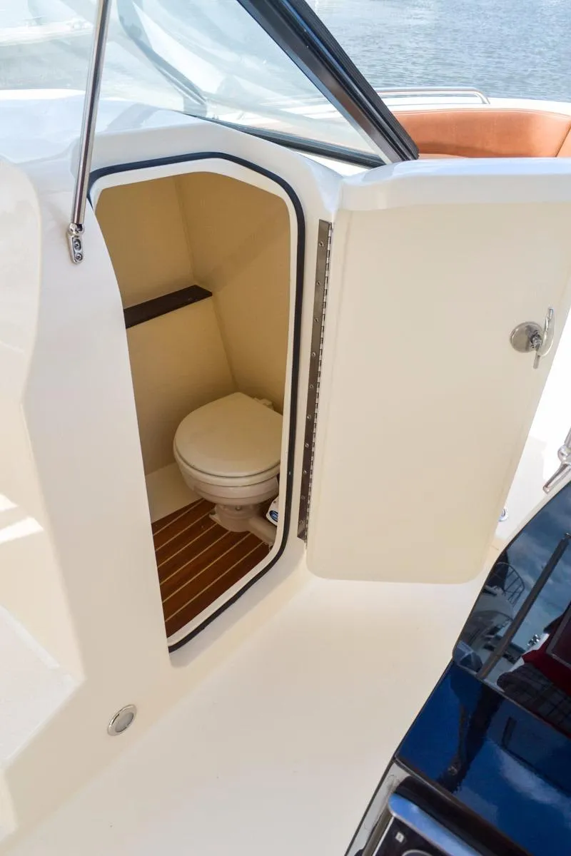 Slide: The Image of Scout 255 Dorado 2025 - 15