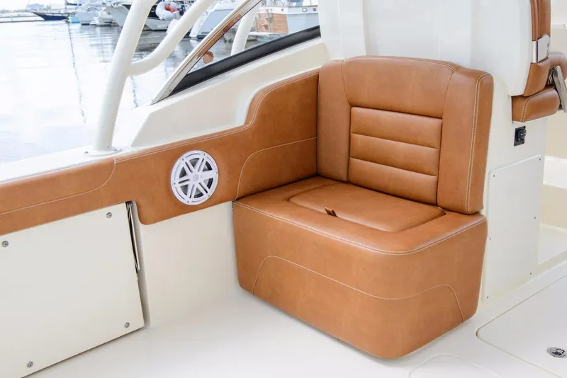 Slide: The Image of Scout 255 Dorado 2025 - 8