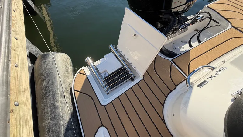 Slide: The Image of Sea Ray SPX 190 Outboard 2025 - 13