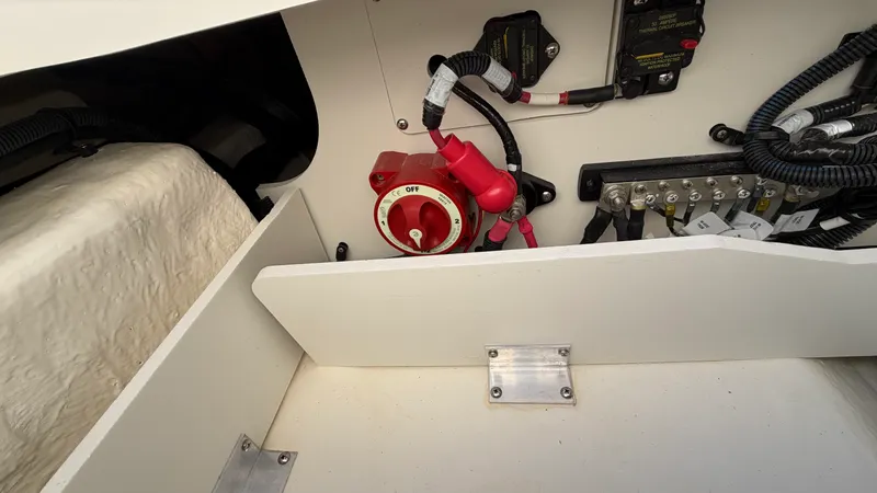 Slide: The Image of Sea Ray SPX 190 Outboard 2025 - 17