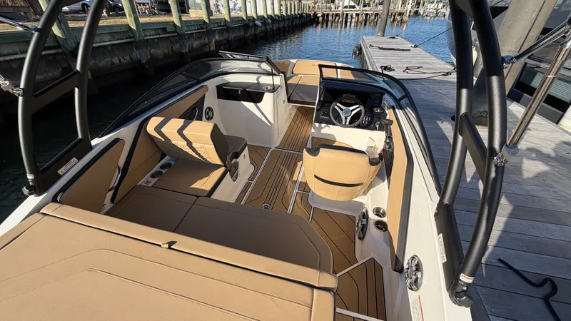 Slide: The Image of Sea Ray SPX 190 Outboard 2025 - 18