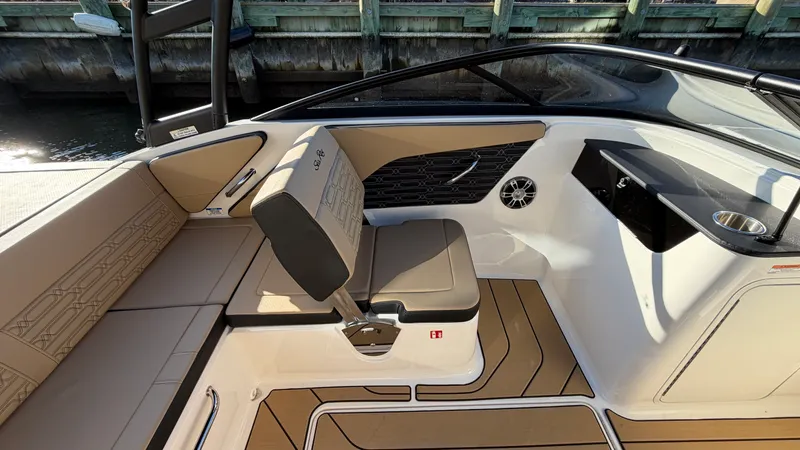 Slide: The Image of Sea Ray SPX 190 Outboard 2025 - 19