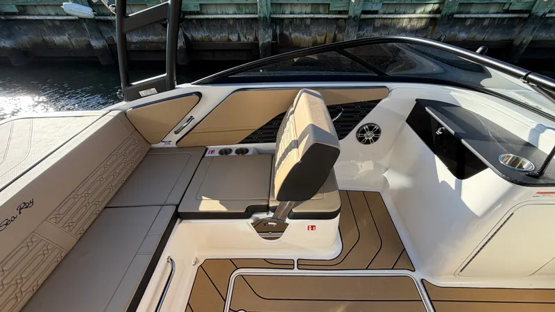 Slide: The Image of Sea Ray SPX 190 Outboard 2025 - 20