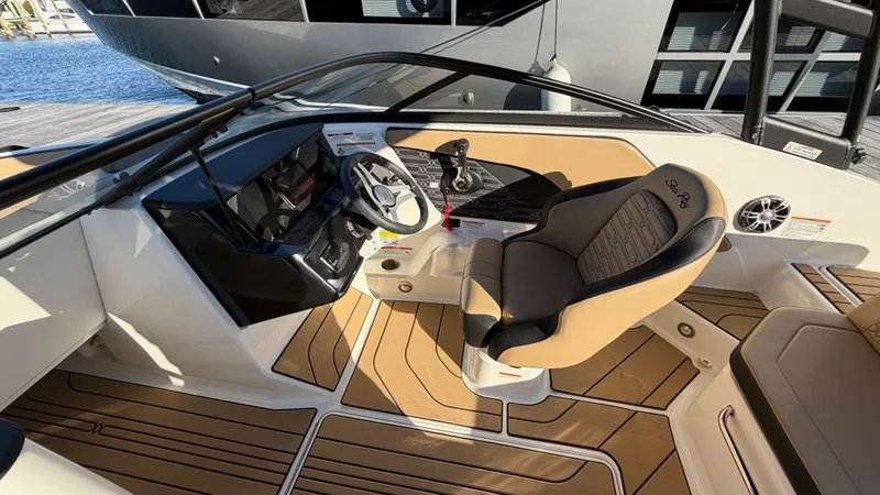 Slide: The Image of Sea Ray SPX 190 Outboard 2025 - 23