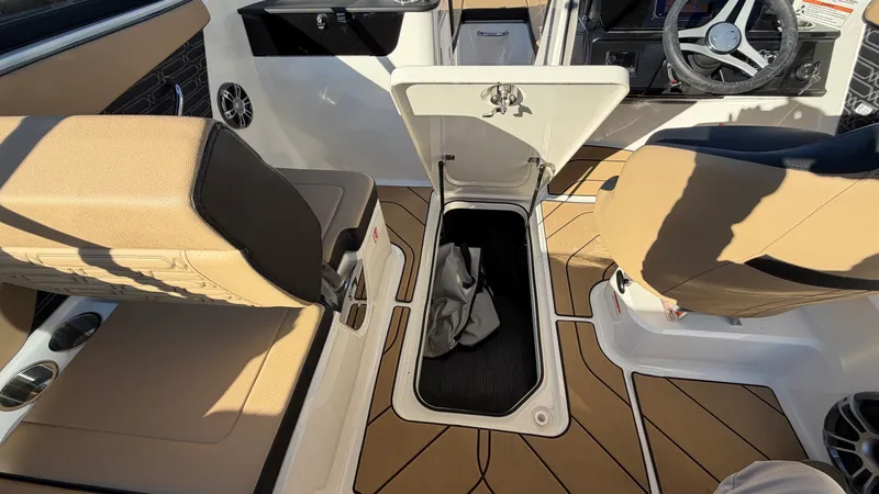 Slide: The Image of Sea Ray SPX 190 Outboard 2025 - 26