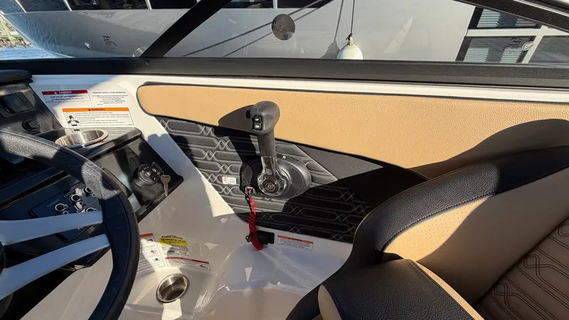 Slide: The Image of Sea Ray SPX 190 Outboard 2025 - 31