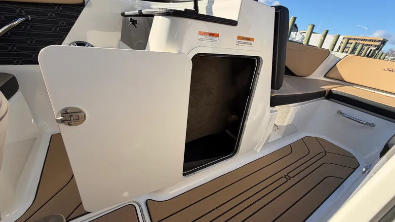 Slide: The Image of Sea Ray SPX 190 Outboard 2025 - 32