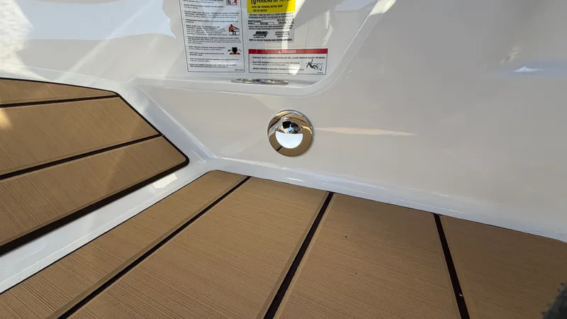 Slide: The Image of Sea Ray SPX 190 Outboard 2025 - 35