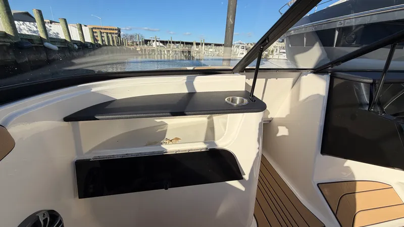 Slide: The Image of Sea Ray SPX 190 Outboard 2025 - 38