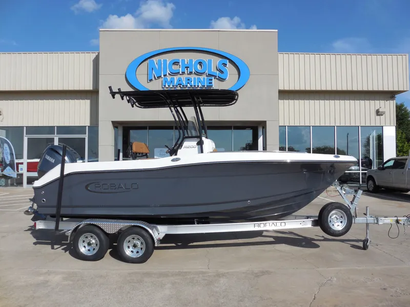 Slide: The Image of Robalo R200 2025 - 0