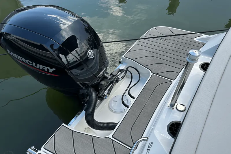 Slide: The Image of Sea Ray SPX 190 Outboard 2025 - 10