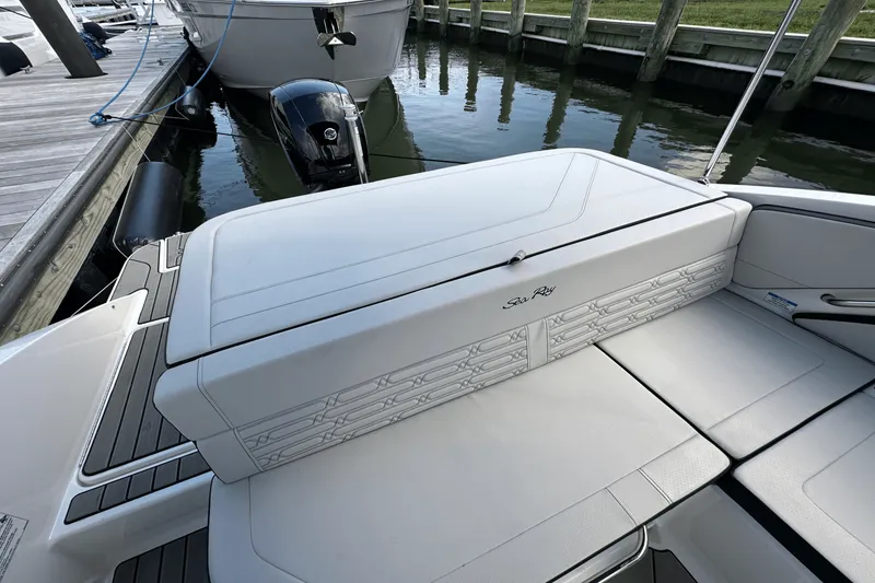 Slide: The Image of Sea Ray SPX 190 Outboard 2025 - 13