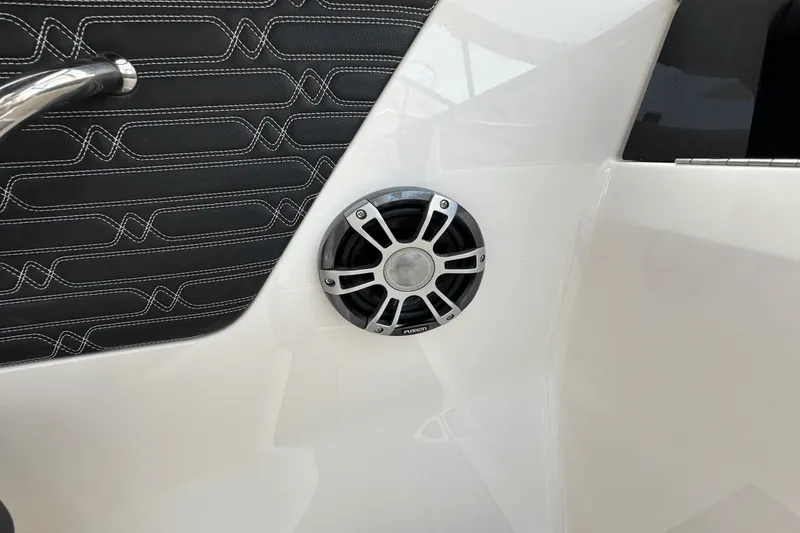 Slide: The Image of Sea Ray SPX 190 Outboard 2025 - 18