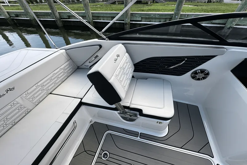 Slide: The Image of Sea Ray SPX 190 Outboard 2025 - 19