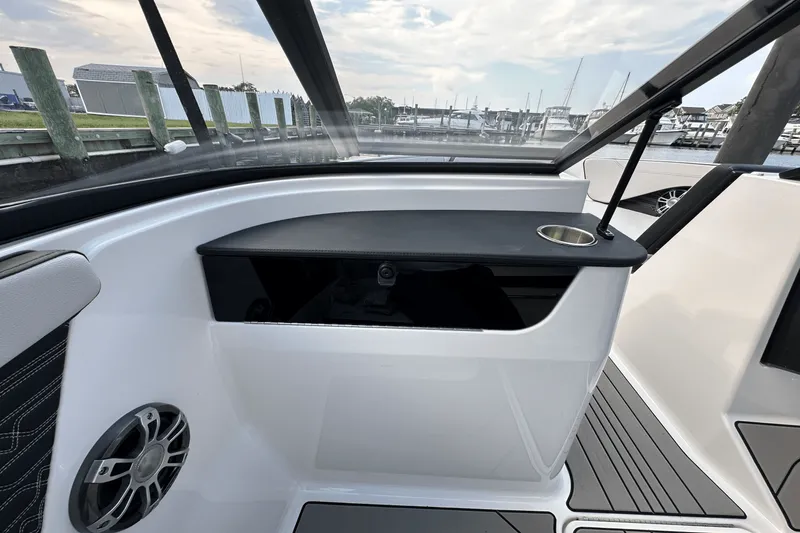 Slide: The Image of Sea Ray SPX 190 Outboard 2025 - 20