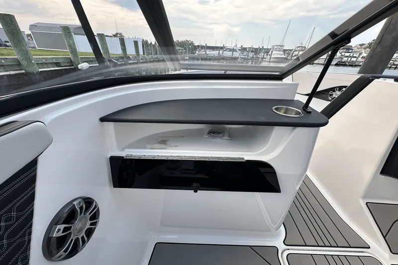 Slide: The Image of Sea Ray SPX 190 Outboard 2025 - 21