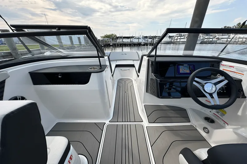 Slide: The Image of Sea Ray SPX 190 Outboard 2025 - 22