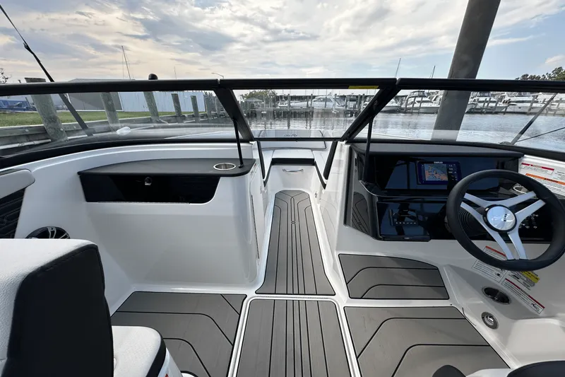 Slide: The Image of Sea Ray SPX 190 Outboard 2025 - 23