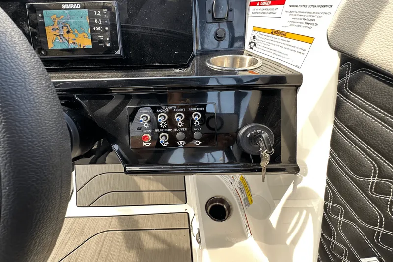 Slide: The Image of Sea Ray SPX 190 Outboard 2025 - 28