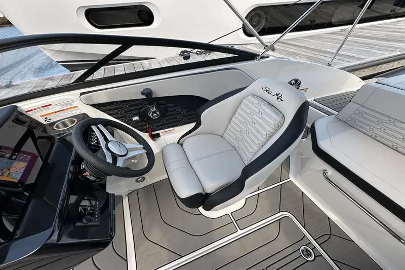 Slide: The Image of Sea Ray SPX 190 Outboard 2025 - 30