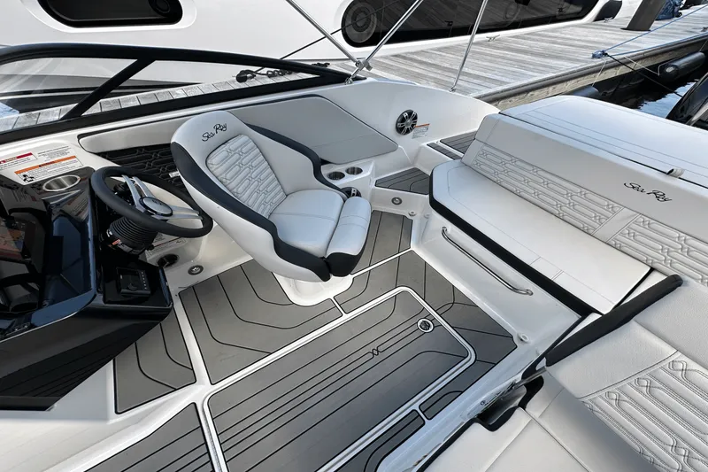 Slide: The Image of Sea Ray SPX 190 Outboard 2025 - 31