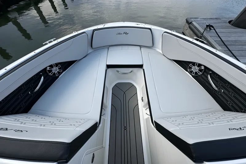 Slide: The Image of Sea Ray SPX 190 Outboard 2025 - 32