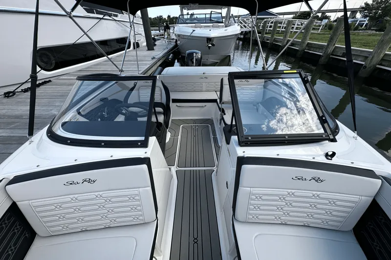 Slide: The Image of Sea Ray SPX 190 Outboard 2025 - 34