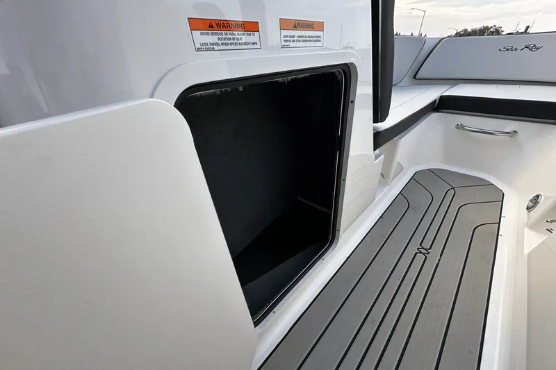 Slide: The Image of Sea Ray SPX 190 Outboard 2025 - 35