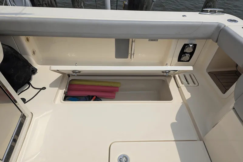 Slide: The Image of Scout 420 LXF 2020 - 11