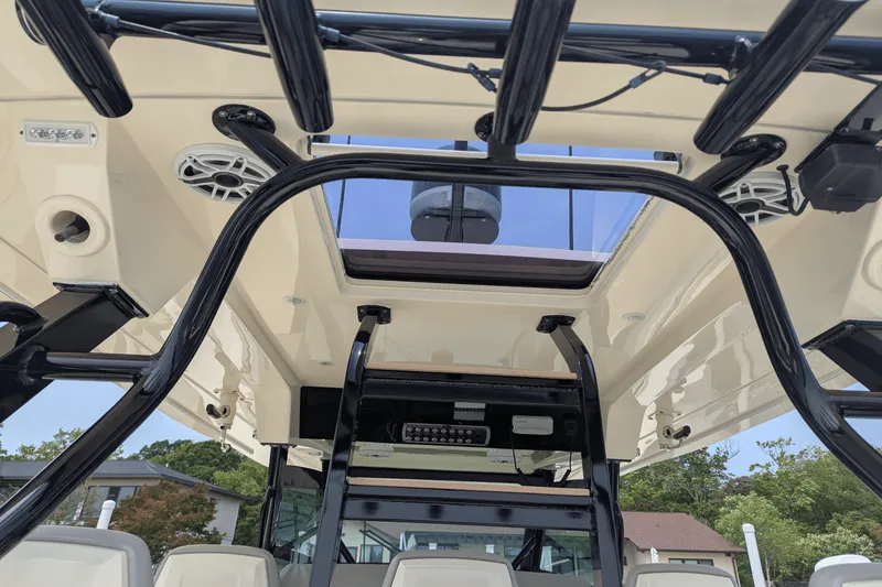 Slide: The Image of Scout 420 LXF 2020 - 19