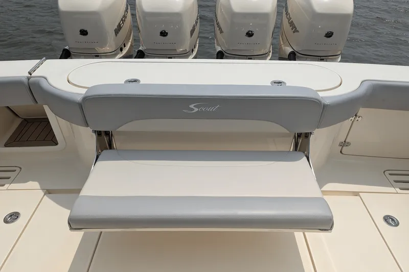 Slide: The Image of Scout 420 LXF 2020 - 9