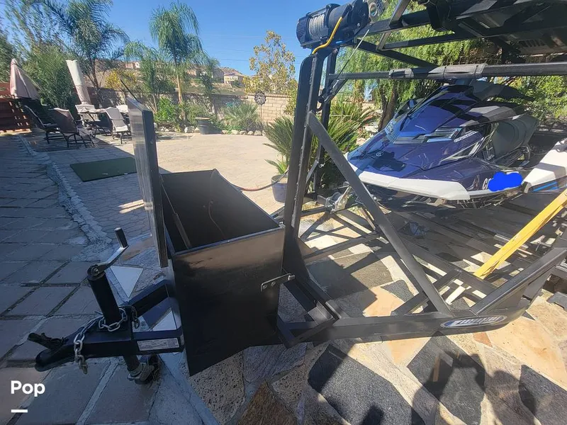 Slide: The Image of Yamaha FX SHO and FZS SHO 2013 - 11518003