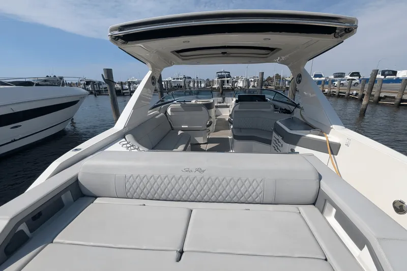 Slide: The Image of Sea Ray 310 SLX OUTBOARD 2021 - 11