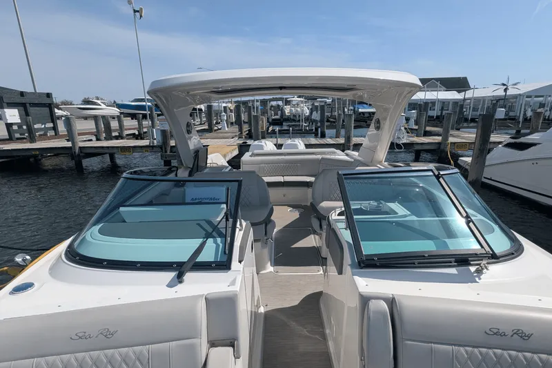 Slide: The Image of Sea Ray 310 SLX OUTBOARD 2021 - 18