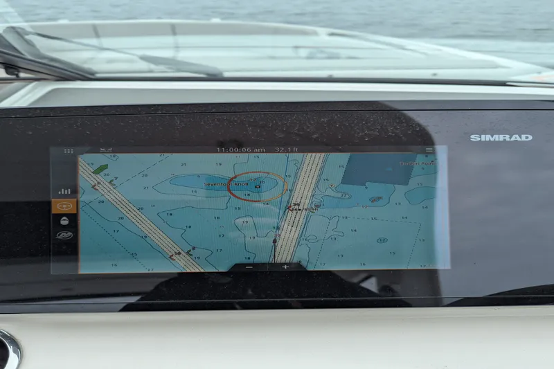 Slide: The Image of Sea Ray 310 SLX OUTBOARD 2021 - 31