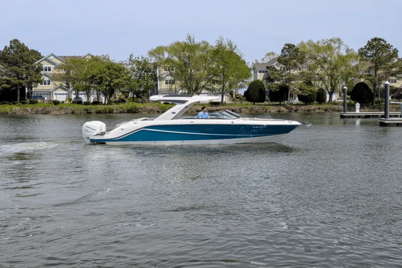 Slide: The Image of Sea Ray 310 SLX OUTBOARD 2021 - 7