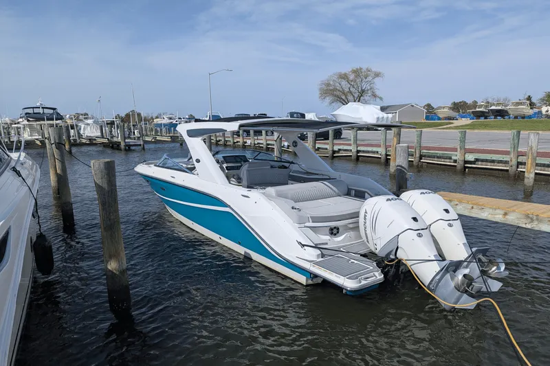 Slide: The Image of Sea Ray 310 SLX OUTBOARD 2021 - 8