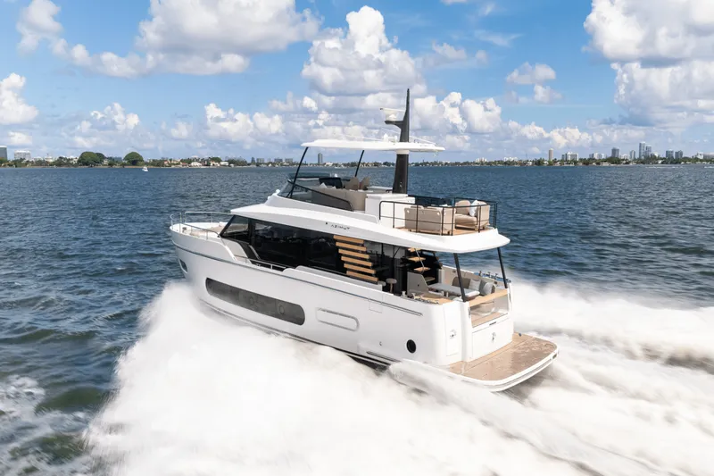 Slide: The Image of Azimut Magellano 60 2025 - 1