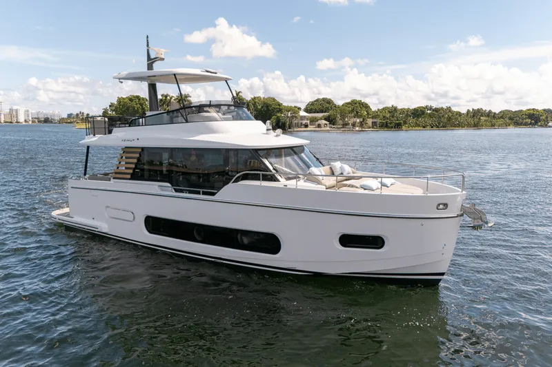 Slide: The Image of Azimut Magellano 60 2025 - 11