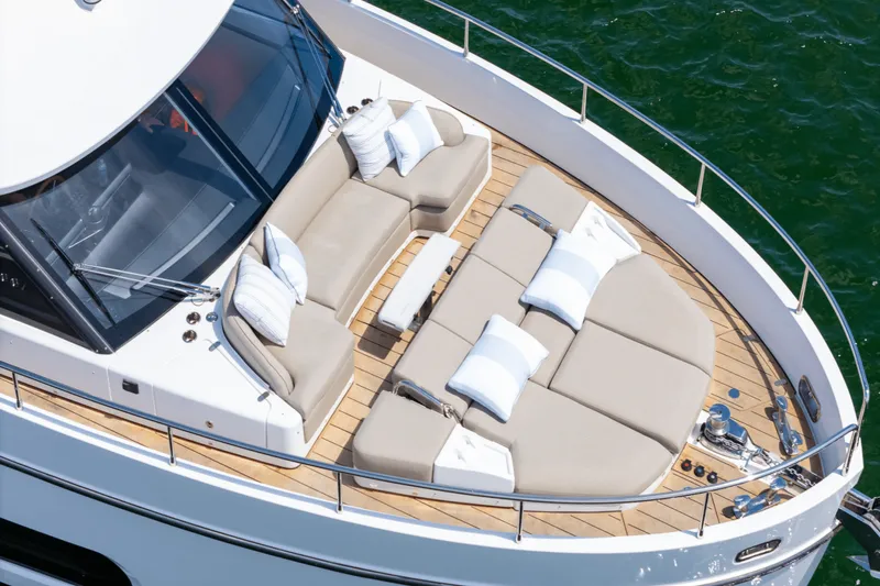 Slide: The Image of Azimut Magellano 60 2025 - 17