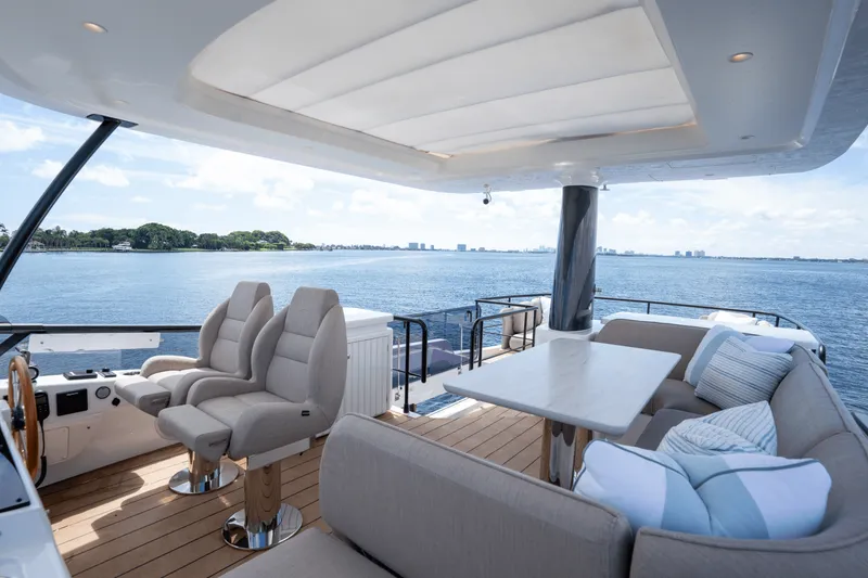 Slide: The Image of Azimut Magellano 60 2025 - 19