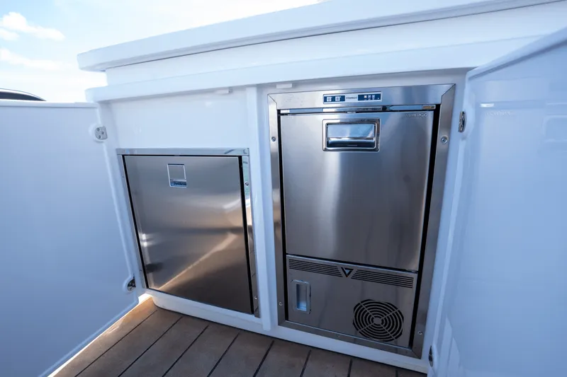 Slide: The Image of Azimut Magellano 60 2025 - 21