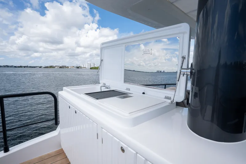 Slide: The Image of Azimut Magellano 60 2025 - 23