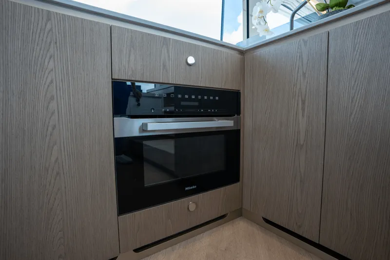 Slide: The Image of Azimut Magellano 60 2025 - 27