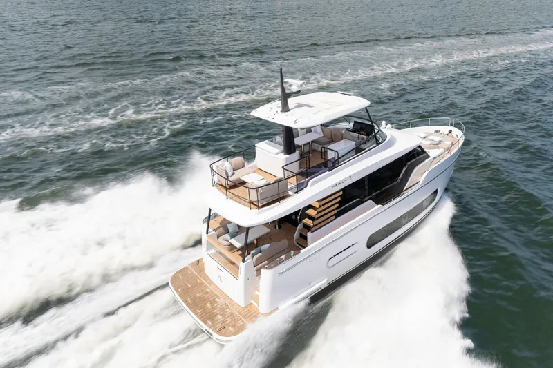 Slide: The Image of Azimut Magellano 60 2025 - 5