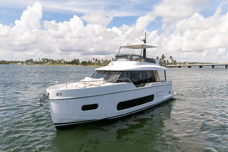 Slide: The Image of Azimut Magellano 60 2025 - 9