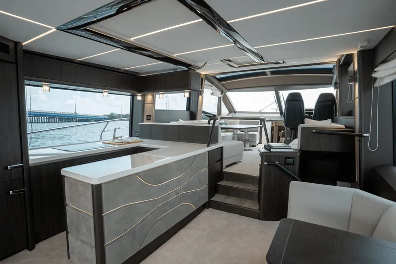 Slide: The Image of Galeon 680 FLY 2025 - 10
